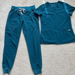 FIGS JOGGER CARIBBEAN BLUE.     Small bottoms- XS top